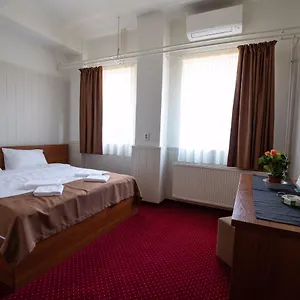Hotel Nepliget, Budapeste