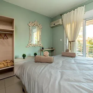 https://arsas-suites.hotelschalkidiki.net